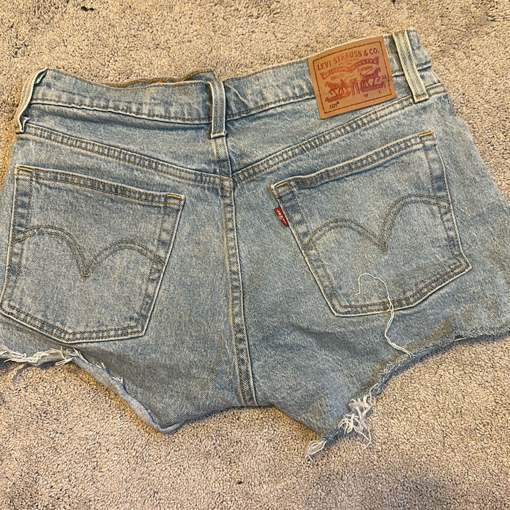 These Levi shorts look so good whether you’re going out or having a a chill day!
